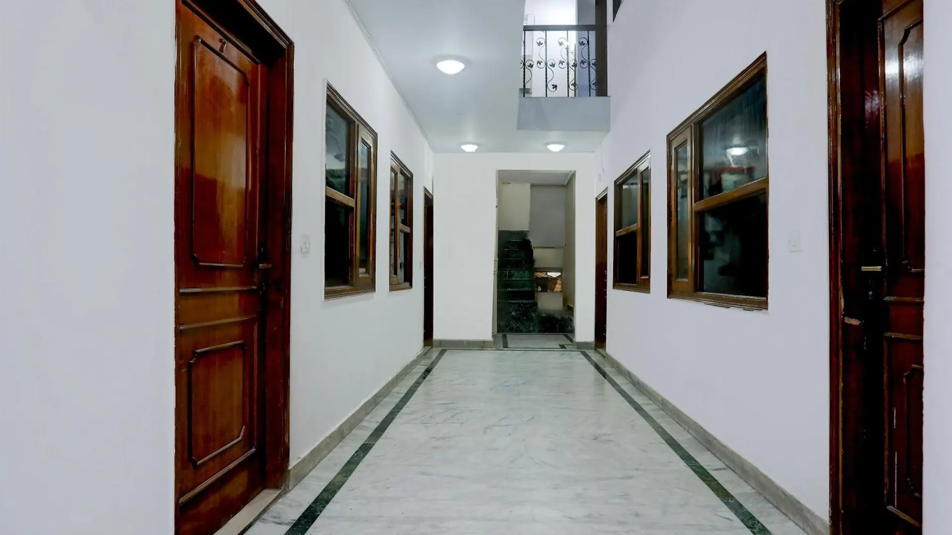Hotel O Golden Δελχί 3*,
