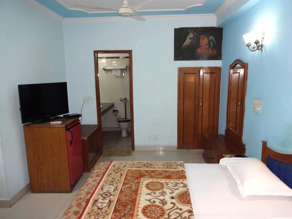Hotel O Golden Δελχί 3*,