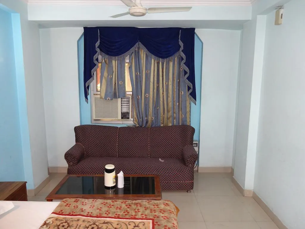 Hotel O Golden Δελχί 3*,